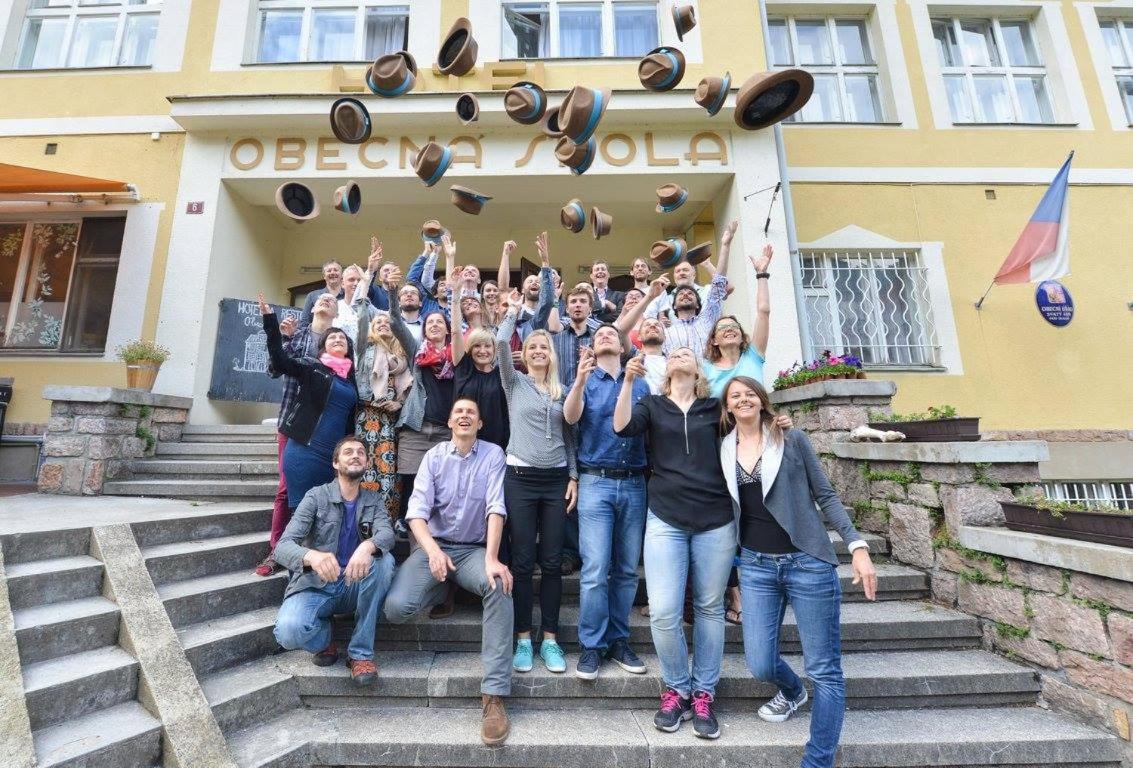 Hotel Obecna Skola Svatý Jan pod Skalou Exteriör bild